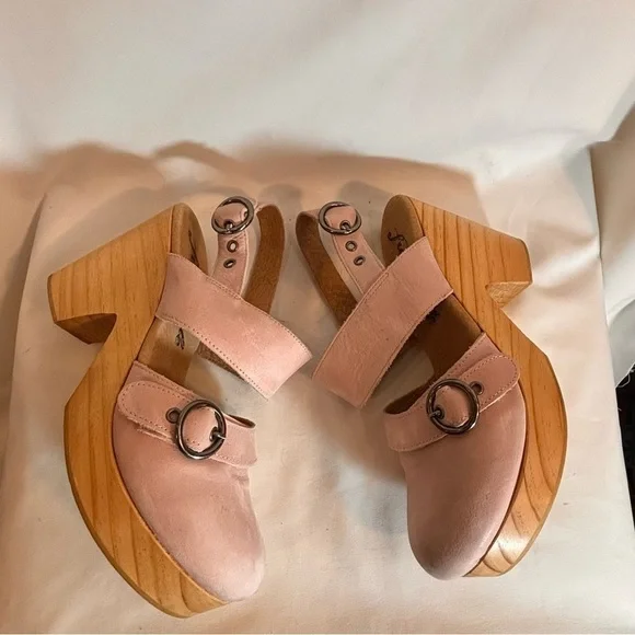 FREE PEOPLE Sz 38 Circle Clog Sandals Wooden Soles Leather Uppers Buckle Closure - Picture 8 of 11